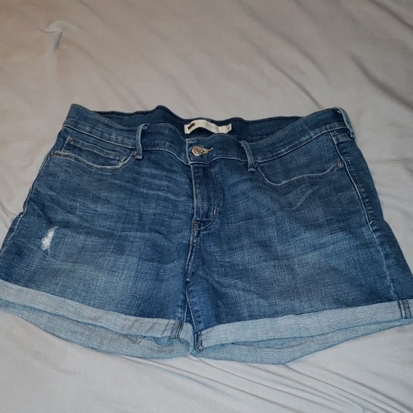 Levi's Pants - !Levi's cuffed shorts